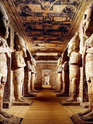 أصل الفراعنة الذين حكموا مصر وأسسوا الأهرامات وأبا الهول (1)