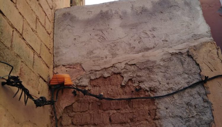 “صابة عشوائية” بشارع أمبارك في سيدي يوسف بن علي بمراكش تهدد حياة الساكنة