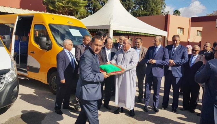 مجلس جهة مراكش آسفي يوزع سيارات للنقل المدرسي بإقليم اليوسفية