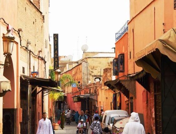 أمن الدائرة الثالثة في مراكش، يعيد هاتف محمول مسروق من سائحة، ويعقل الجاني