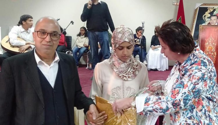 الفنانة الواعدة والمكفوفة باحقي : لطيفة بلالي أمي الثانية،وأنا مدينةٌ بنجاحي للمؤطرين