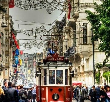 بعد تعليق الرحلات الجوية، القنصلية المغربية في إسطنبول تتكفل بالمغاربة العالقين بتركيا