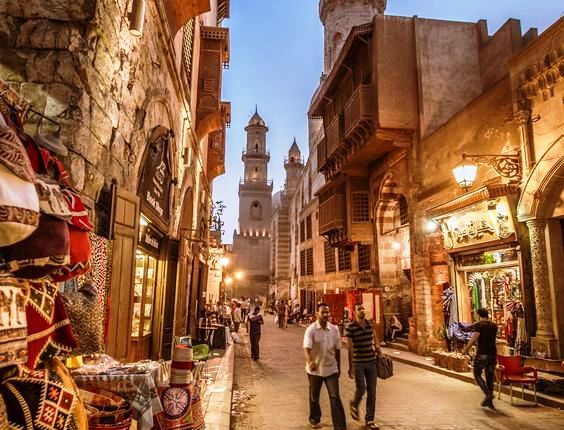 قرار مثير للجدل: رغم ارتفاع الإصابات بفيروس كورونا، مصر تقرر تشغيل الفنادق