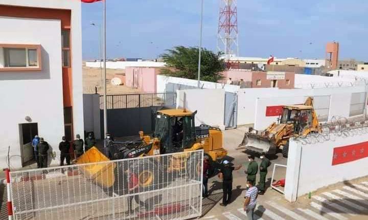 القوات المسلحة الملكية تعيد الحياة لحركة المرور في معبر الكركرات