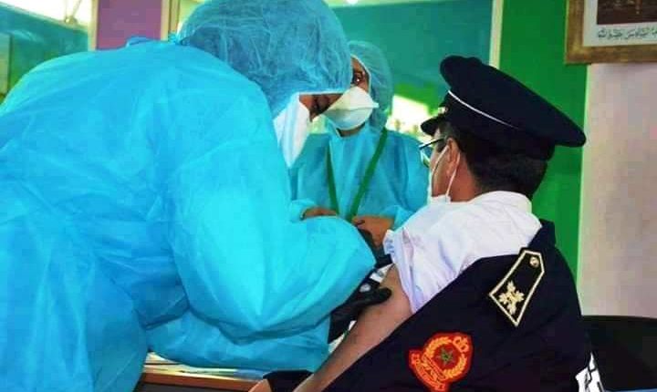 التلقيح ضد فيروس كورونا ينطلق في صفوف نساء ورجال الأمن الوطني