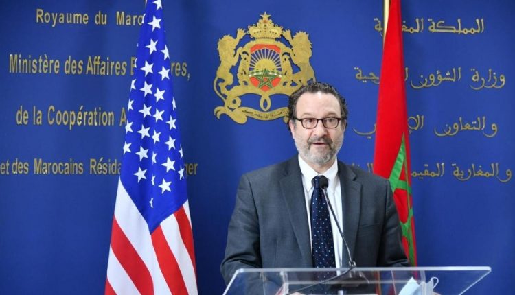 عاجـل : شنكر، مساعد كاتب الدولة الأمريكي المكلف بشؤون الشرق الأوسط وشمال إفريقيا، يحل بمدينة العيون