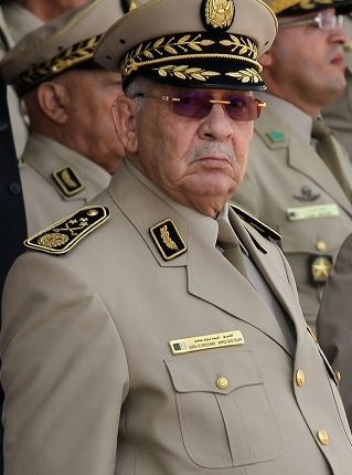 هل يُعيد مقتل الجنرال “بوسيس” مدير القضاء العسكري الجزائري، البلاد إلى “العُشرية السوداء”