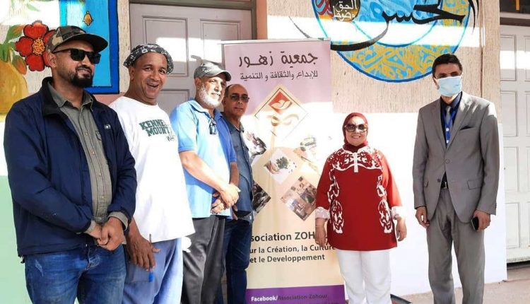 الوزير أمزازي يثمن بمراكش جهود وفن التشكيلية زهراء حنصالي (5)