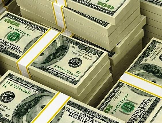 قيمة الأموال الأجنبية المسموح للمسافرين باقتنائها ترتفع إلى 100.000 درهم في السنة