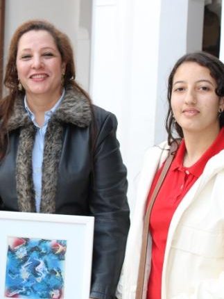 الفنانة التشكيلية المغربية فوزية حدوكة، تكشف أبعاد ومضامين تظاهرة تشكيليات الحمراء (8)