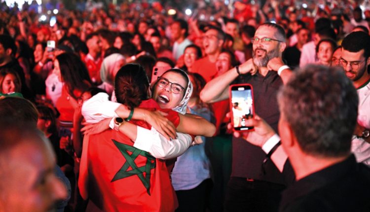 الأسود ينثرون الفرحة من المحيط إلى الخليج،ومراكش على غرار باقي المدن تتحول لكرنفالات إحتفالية