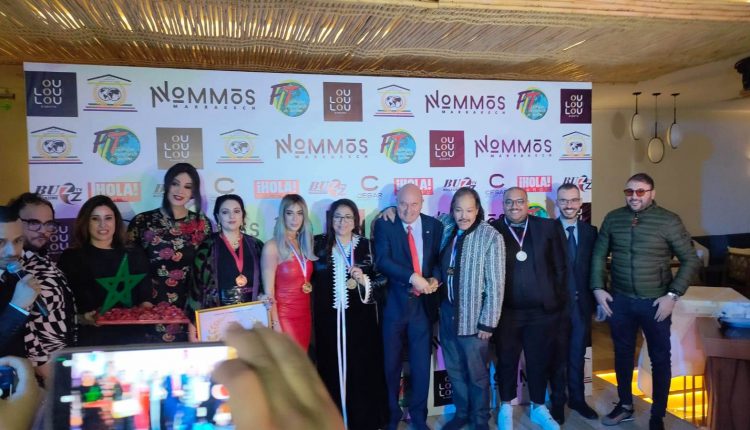 في إحتفالية بهيجة،الفيدرالية العالمية للسياحة، توشح مدينة مراكش، وفنانات وفنانين نجوم