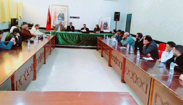 باحثون وأكاديميون يناقشون توثيق الثقافة الأمازيغية في ندوة علمية بأيت أورير (1)