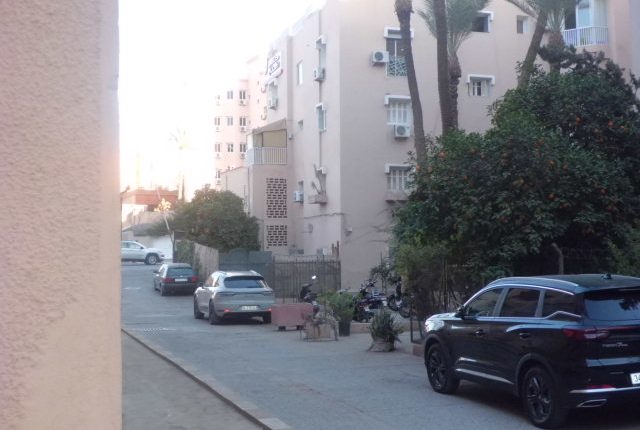 مكترية تحول مركب سكني في مراكش إلى جحيم، وغازات سامة تُهدد صحة الساكنة