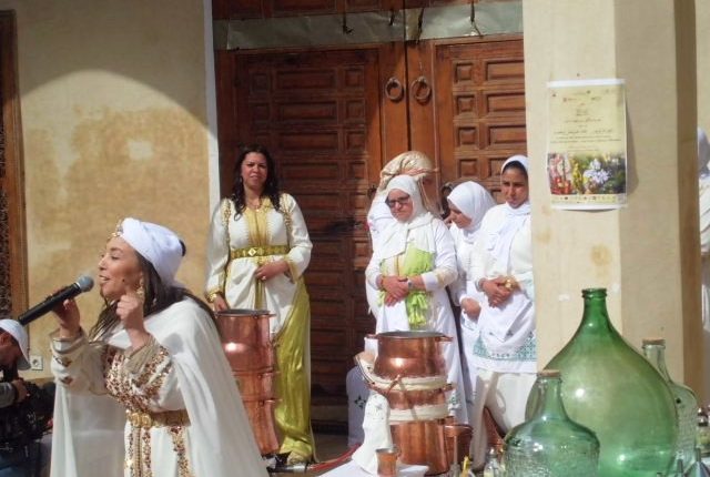زهرية مراكش تكتسح فضاءات المدينة بأريج العطر وتواصل الفكر